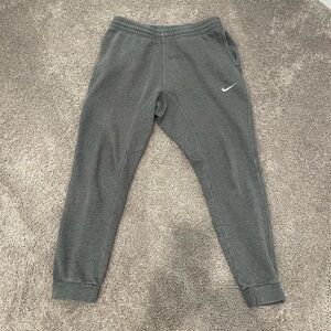 Nike Sportswear Club Fleece Men’s Tapered Sweatpants 826431-071 Gray Medium EUC